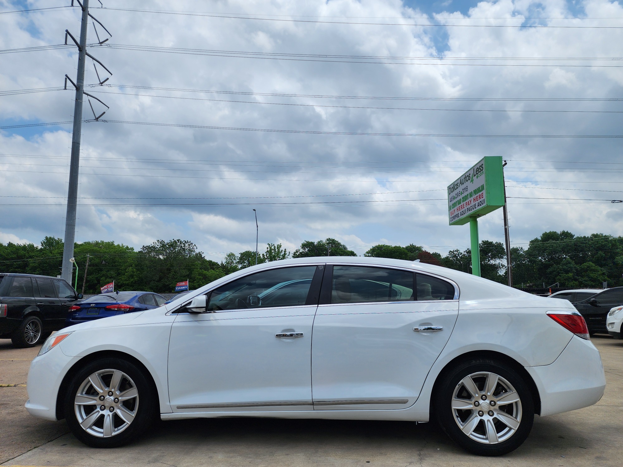 2013 WHITE /GRAY Buick LaCrosse Premium Package 2, w/Leather (1G4GF5E31DF) with an 3.6L V6 DOHC 24V FFV engine, 6-Speed Automatic transmission, located at 2660 S.Garland Avenue	, Garland, TX, 75041, (469) 298-3118, 32.885387, -96.656776 - CASH$$$$$$ CAR! This is a very well cared for 2013 BUICK LACROSSE SEDAN! PREMIUM PKG! PUSH START! PANO SUNROOF! HEATED STEERING WHEEL! BLUETOOTH! Come in for a test drive today. We are open from 10am-7pm Monday-Saturday. Call us with any questions at 469.202.7468, or email us at DallasAutos4Le - Photo #1